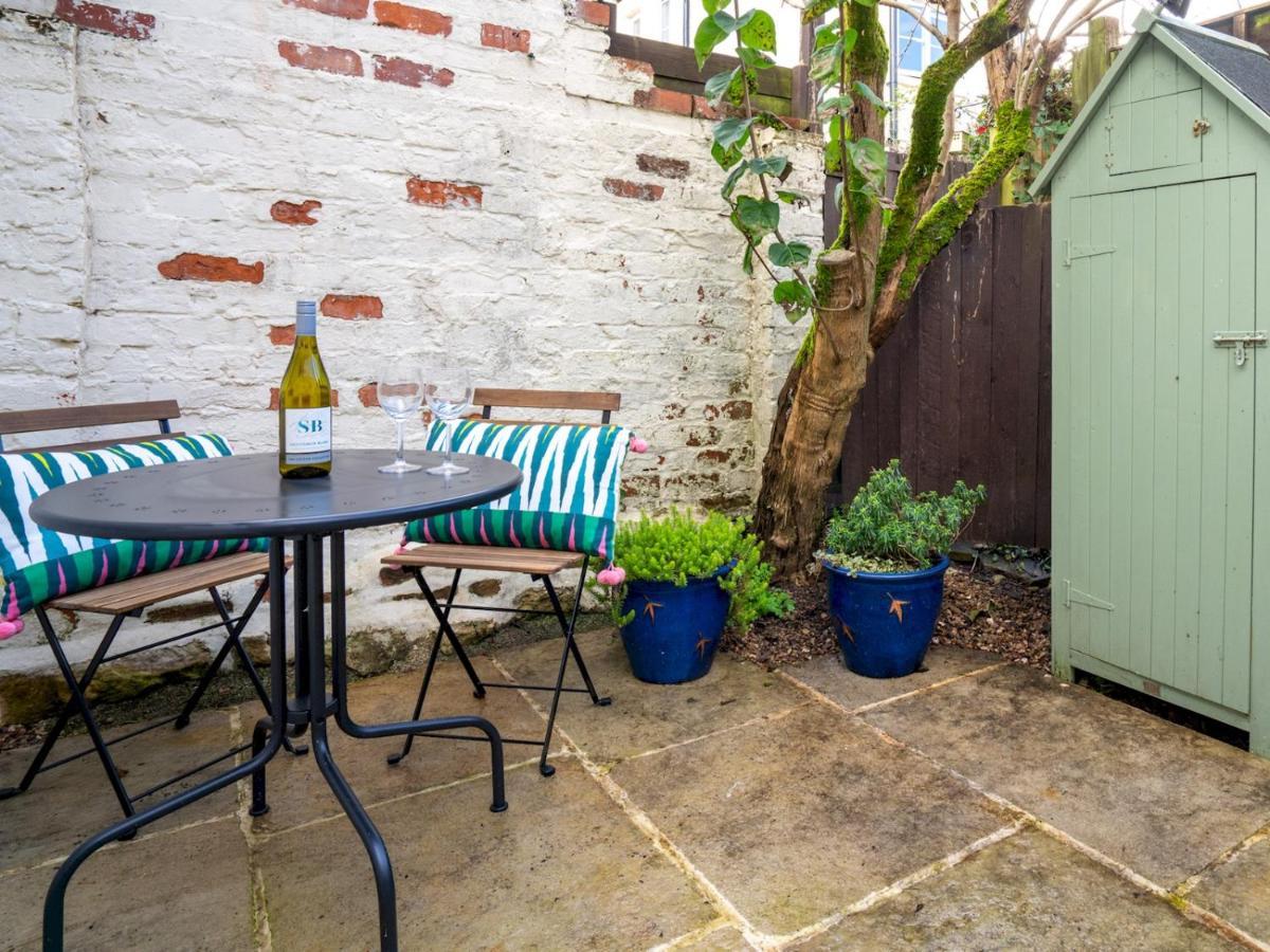 Quarry Cottage Courtyard Garden Pass The Keys ไซเร็นเซสเตอร์ ภายนอก รูปภาพ