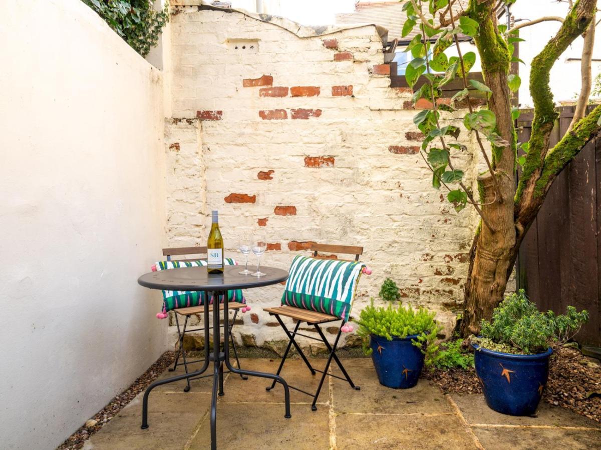 Quarry Cottage Courtyard Garden Pass The Keys ไซเร็นเซสเตอร์ ภายนอก รูปภาพ