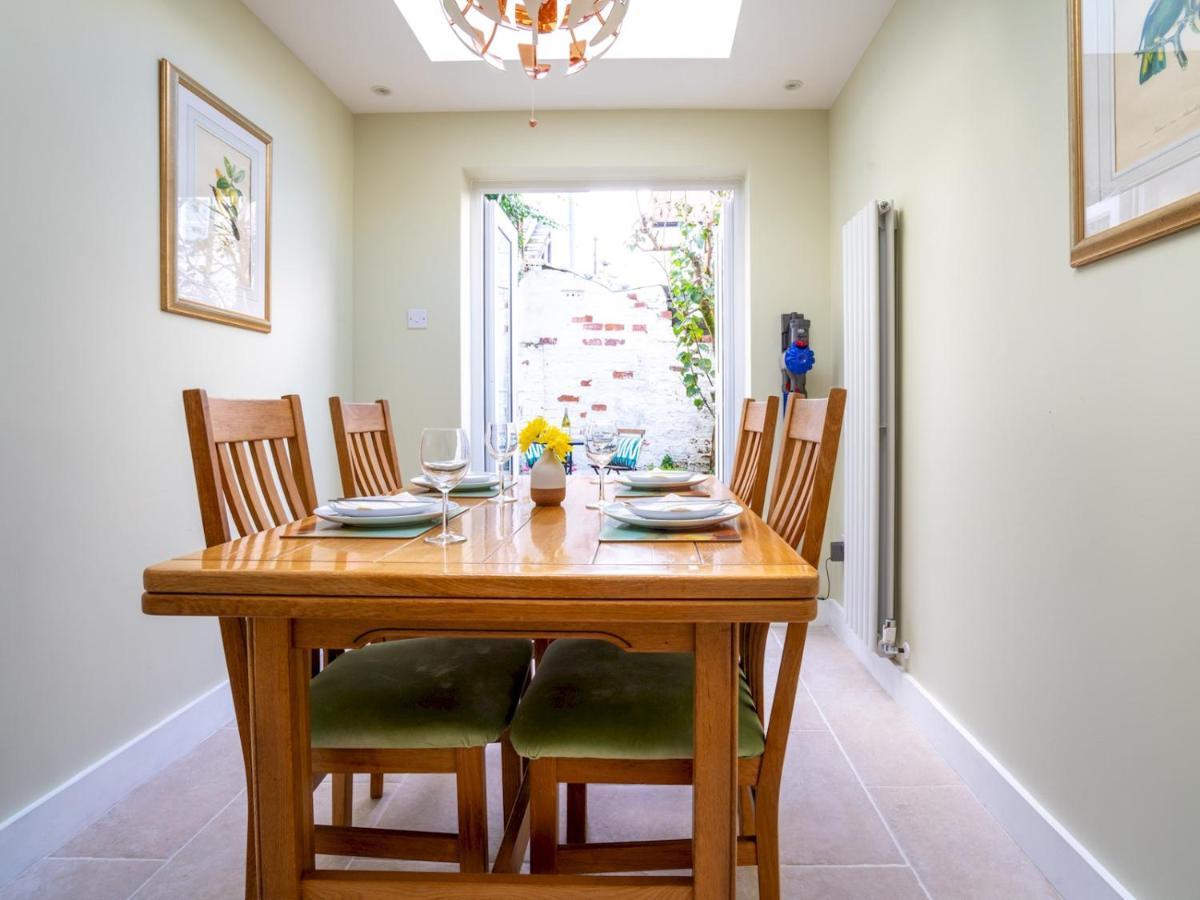 Quarry Cottage Courtyard Garden Pass The Keys ไซเร็นเซสเตอร์ ภายนอก รูปภาพ