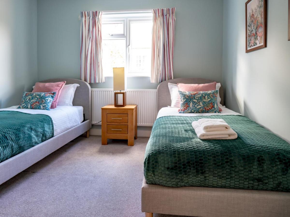 Quarry Cottage Courtyard Garden Pass The Keys ไซเร็นเซสเตอร์ ภายนอก รูปภาพ